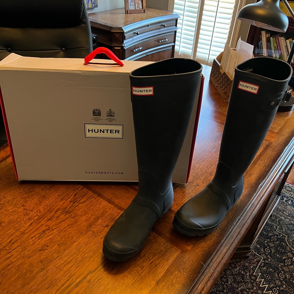 Like “NEW” Hunter Boots - Size 10